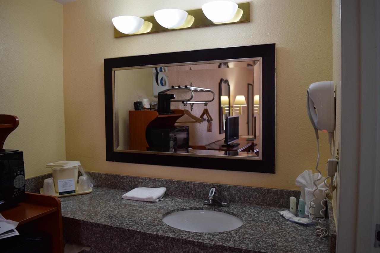 Quality Inn & Suites Conference Center New Port Richey Szoba fotó